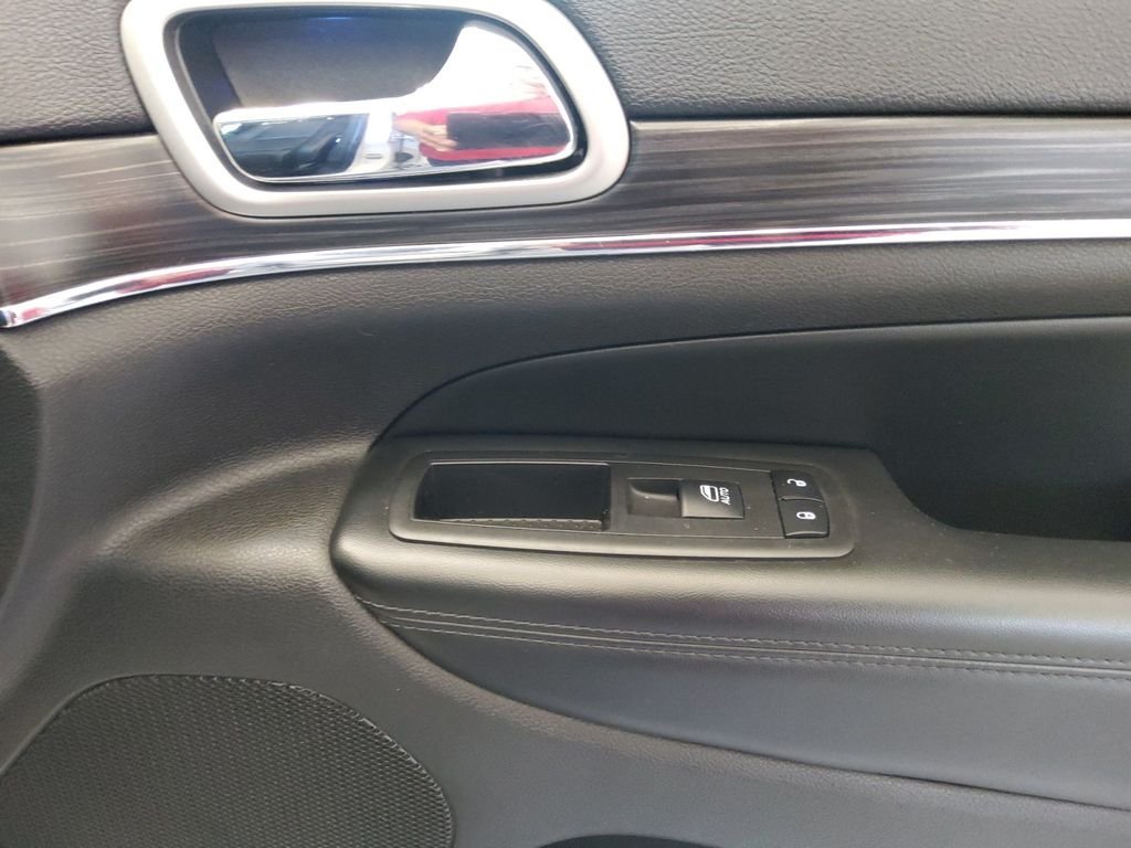 Used 2019 White Jeep Limited image 15