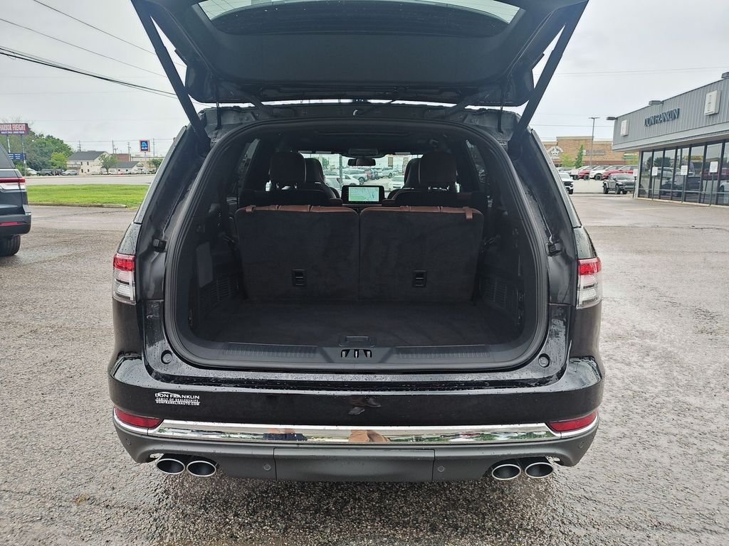 Used 2025 Black Lincoln Reserve image 25