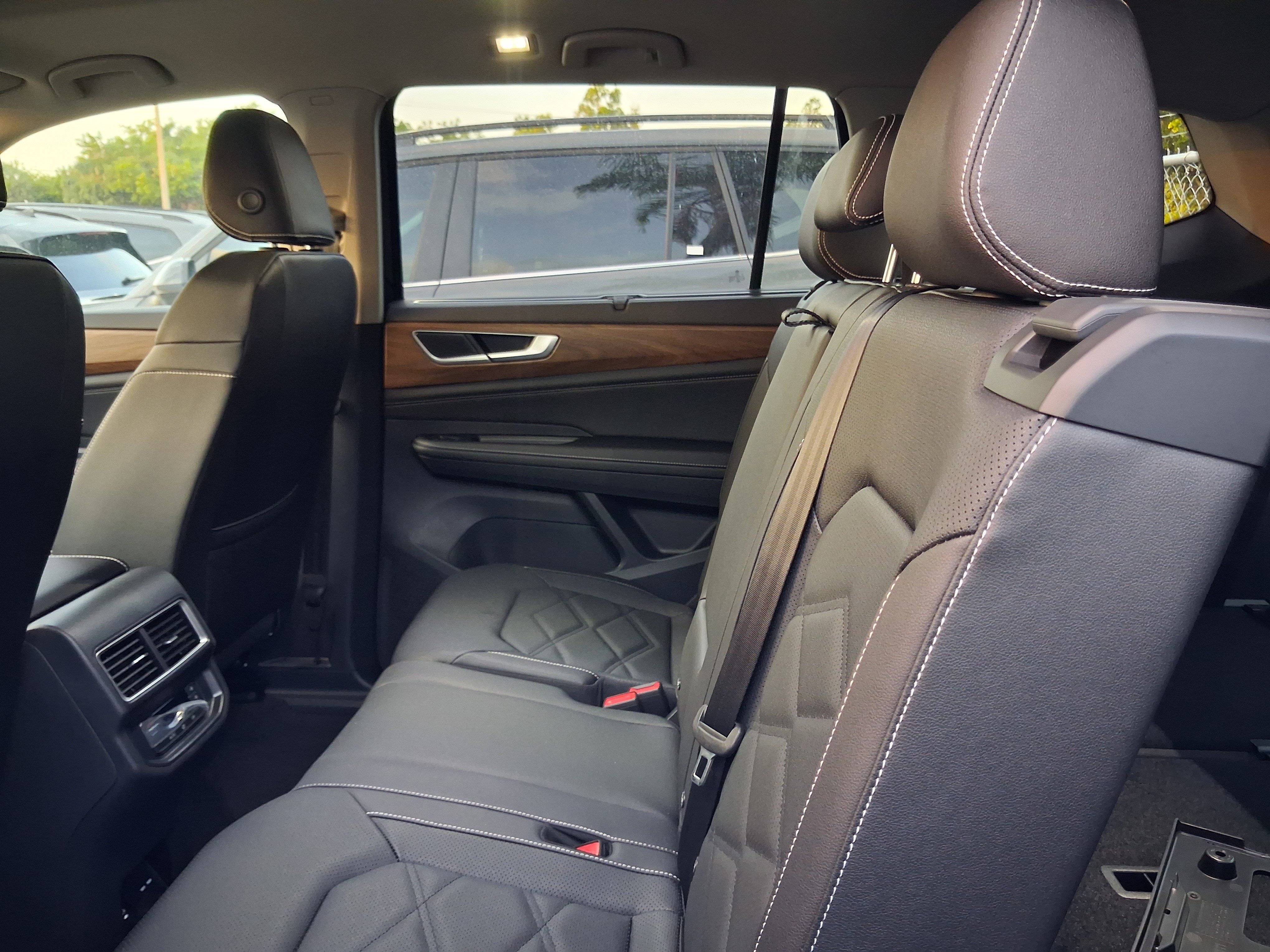 New 2026 Black Volkswagen 2.0T SE w/Technology image 5