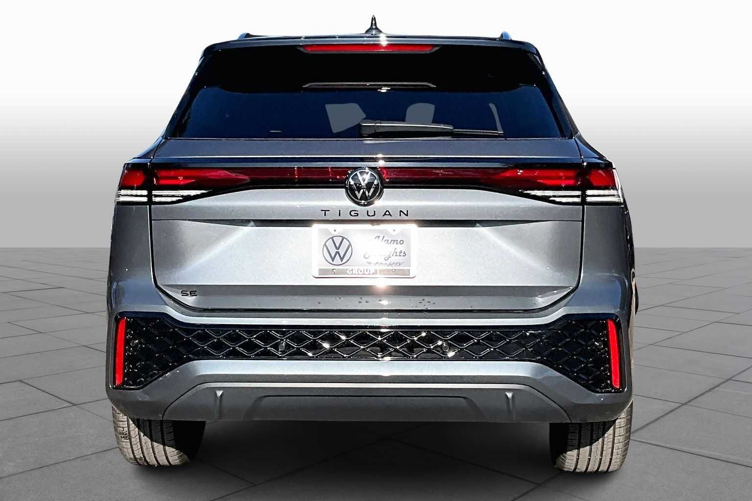 New 2026 Platinum Gray Metallic Volkswagen 2.0T SE R-Line Black image 4