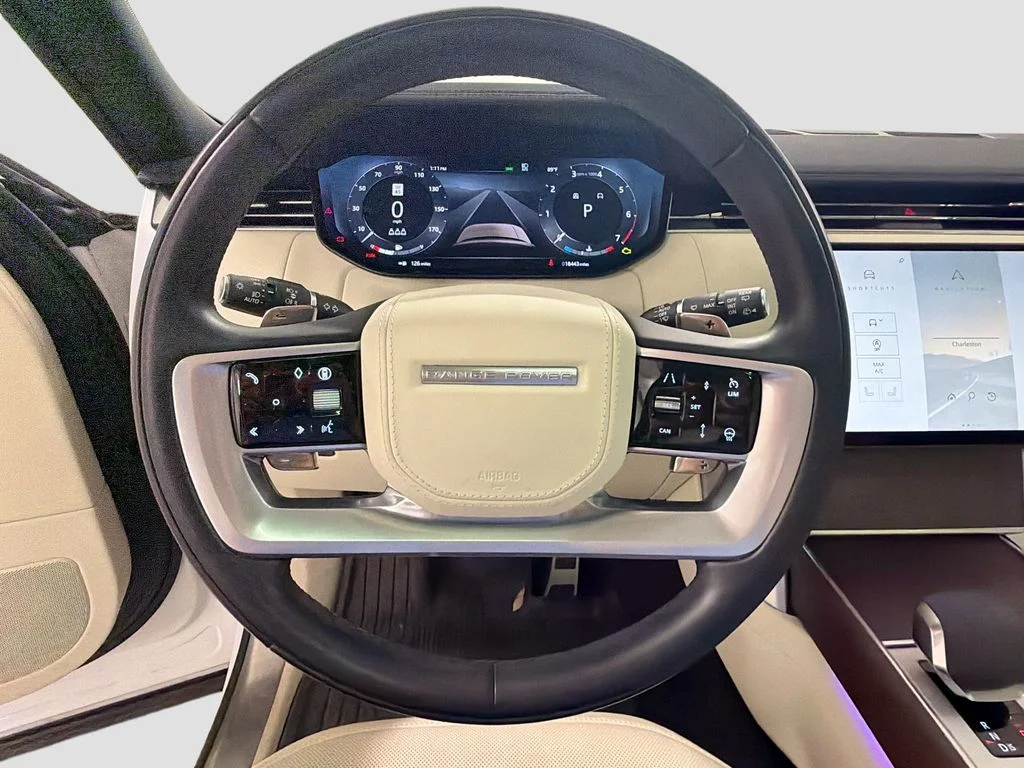 Used 2024  Land Rover SE image 12