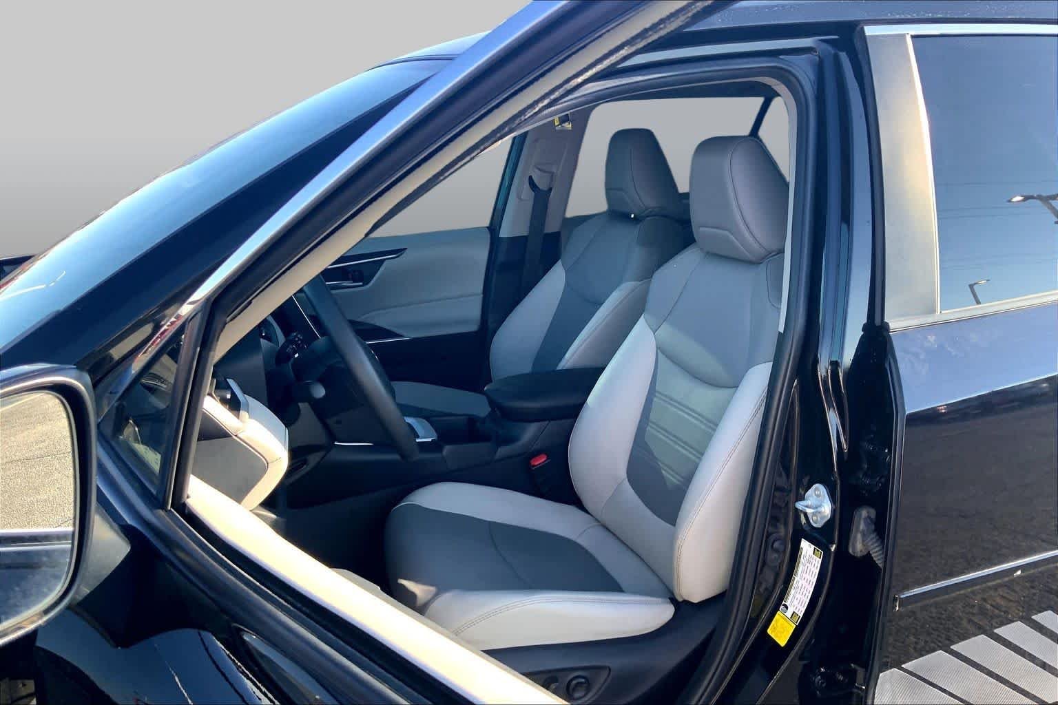 Used 2023 Midnight Black Metallic Toyota XLE Premium image 8