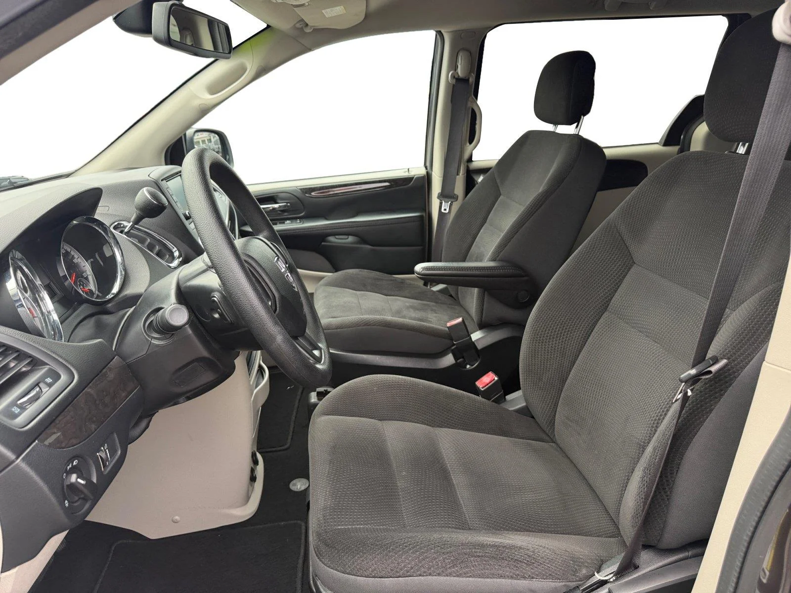 Used 2019 Granite Pearlcoat Dodge SE image 10