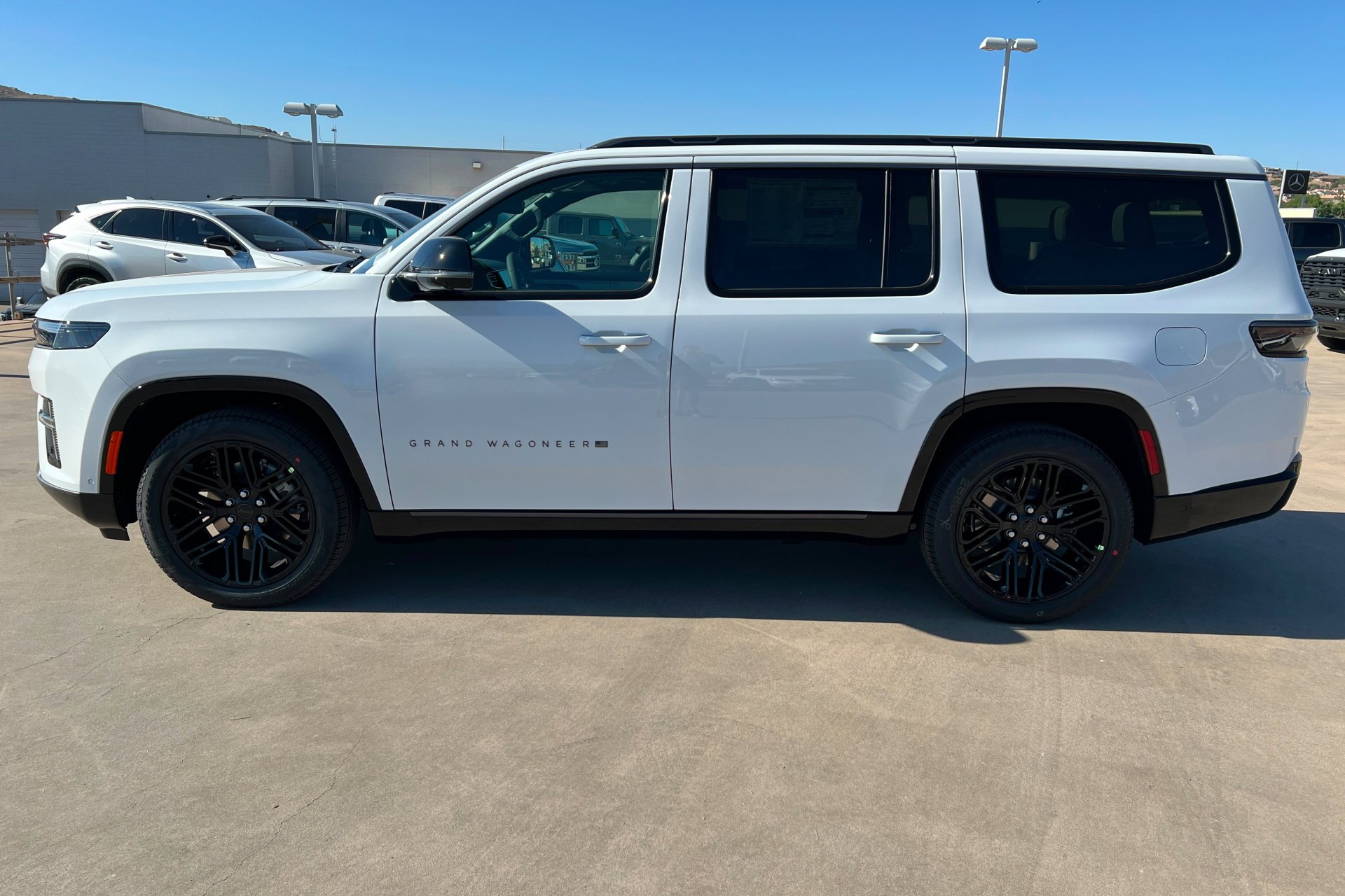 New 2026 Bright White Clear-Coat Exterior Paint Jeep Limited Reserve image 2
