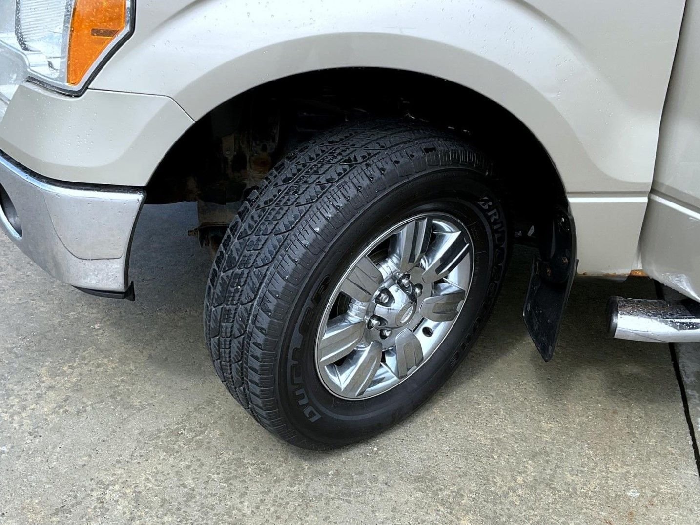 Used 2010 Gold Ford XLT image 24