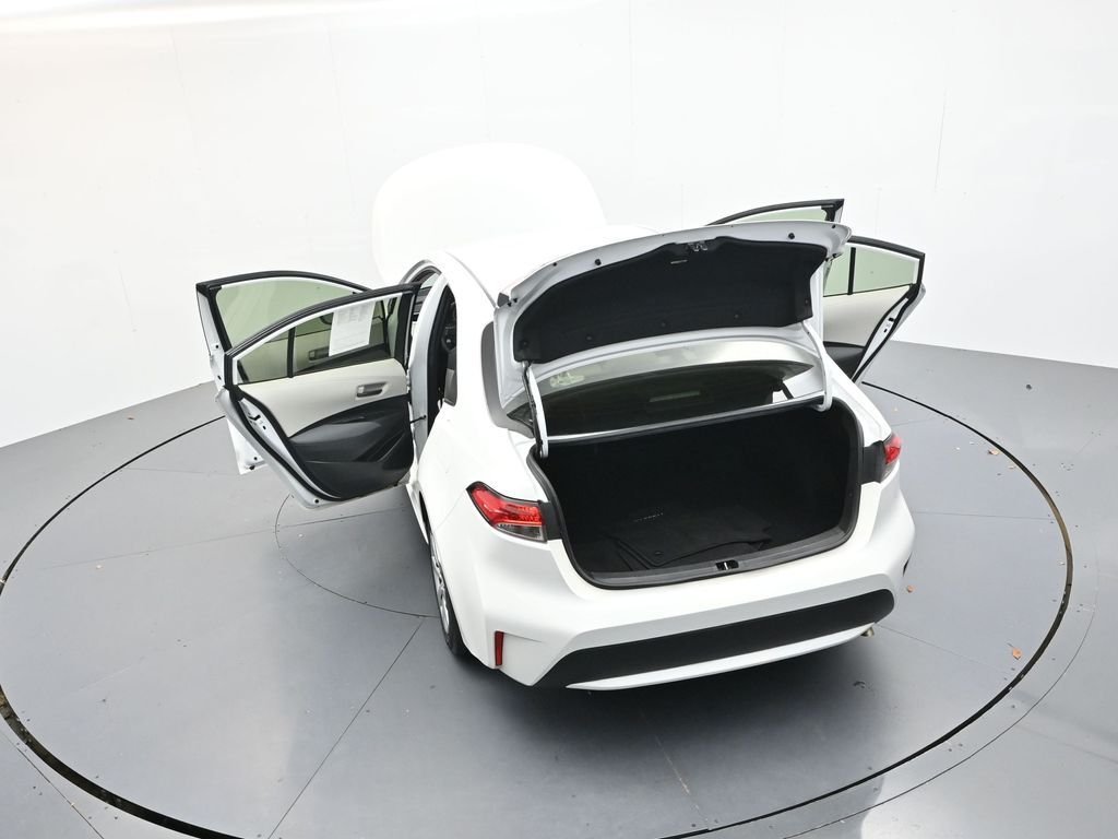 Used 2022 White Toyota LE image 35