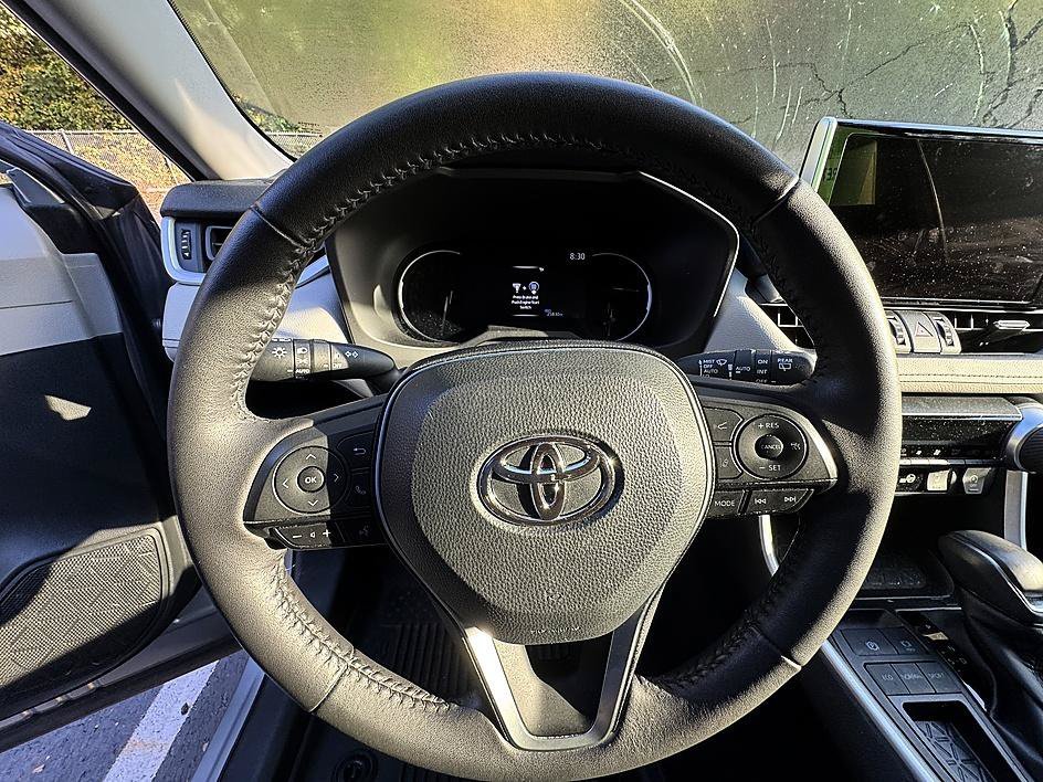 Used 2024 Silver Sky Metallic Toyota XLE Premium image 12