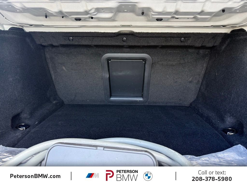 Used 2025 Mineral White Metallic BMW xDrive60 image 10