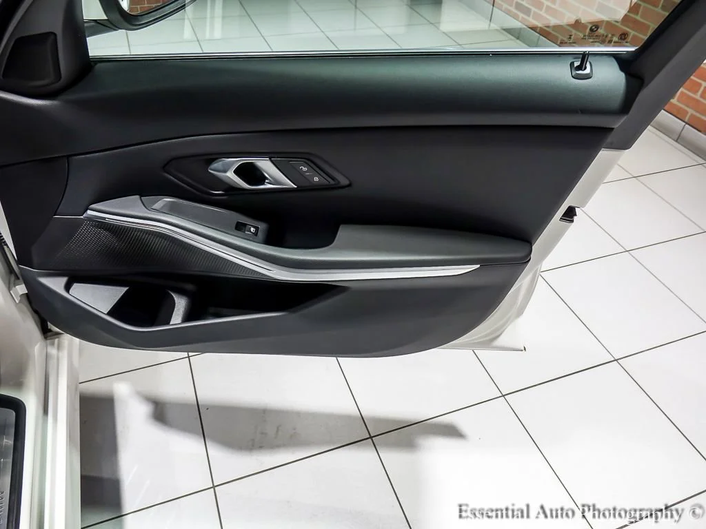 2025 BMW 3 Series 330i - Photo 32