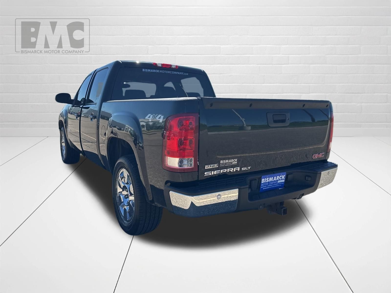 Used 2010 Black GMC SLT image 4