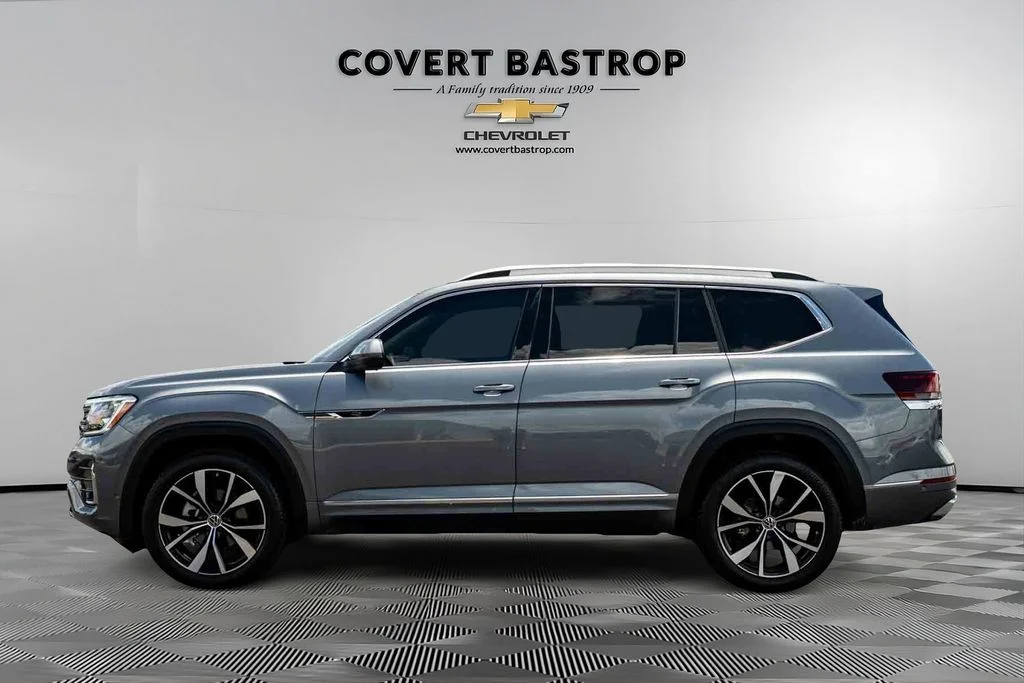 Used 2025  Volkswagen 2.0T SEL Premium R-Line image 2