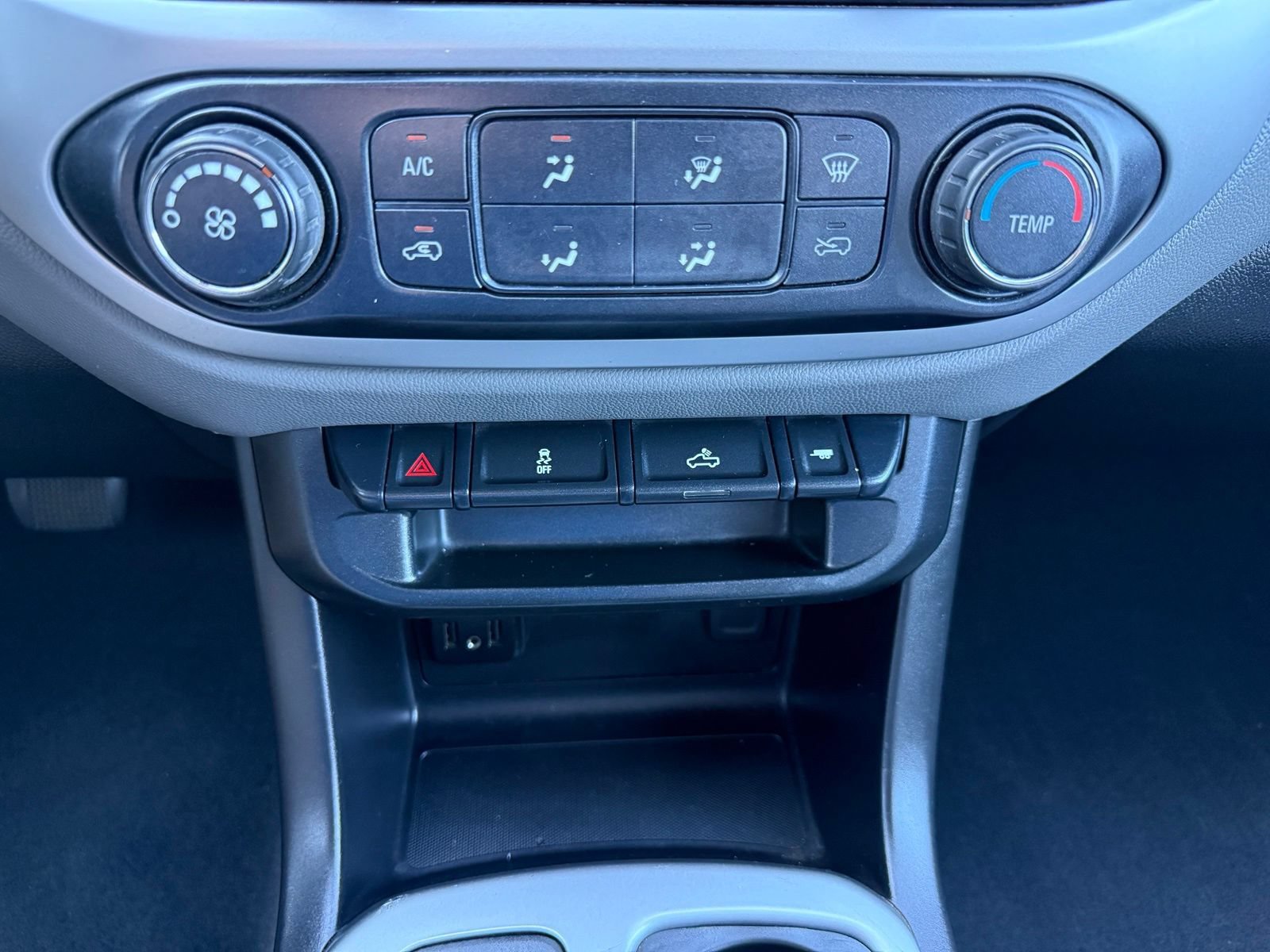 Used 2020 SUMMIT WHITE Chevrolet 4WD LT image 21