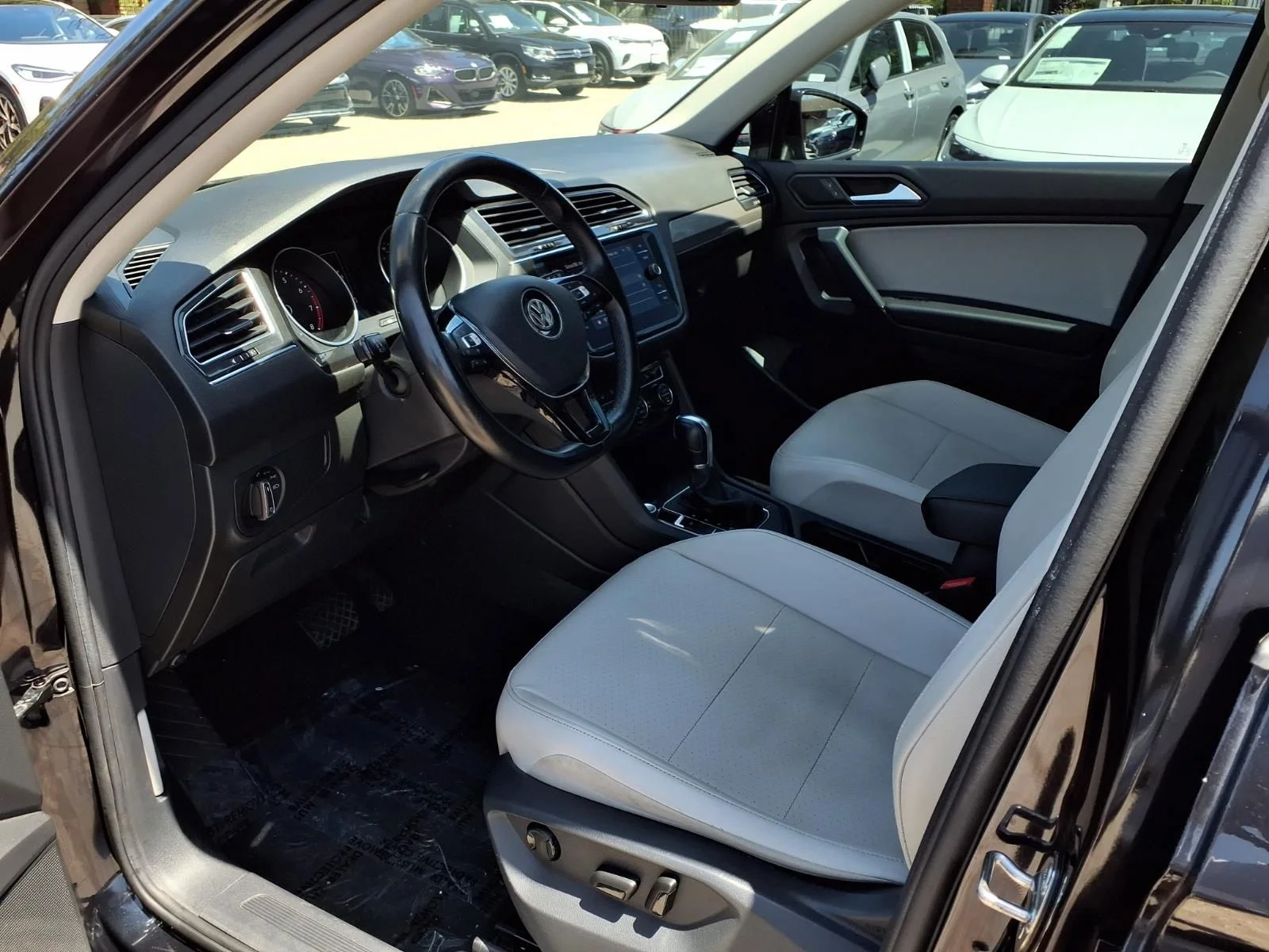 Used 2019 Black Volkswagen 2.0T SE image 15