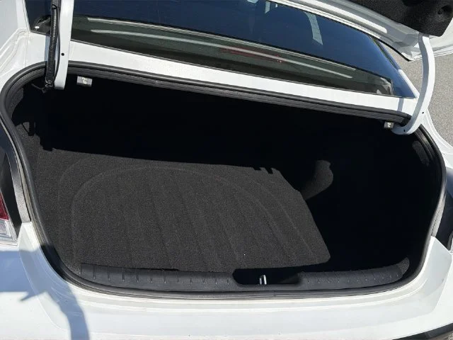 Used 2025 White Hyundai SEL Convenience image 39