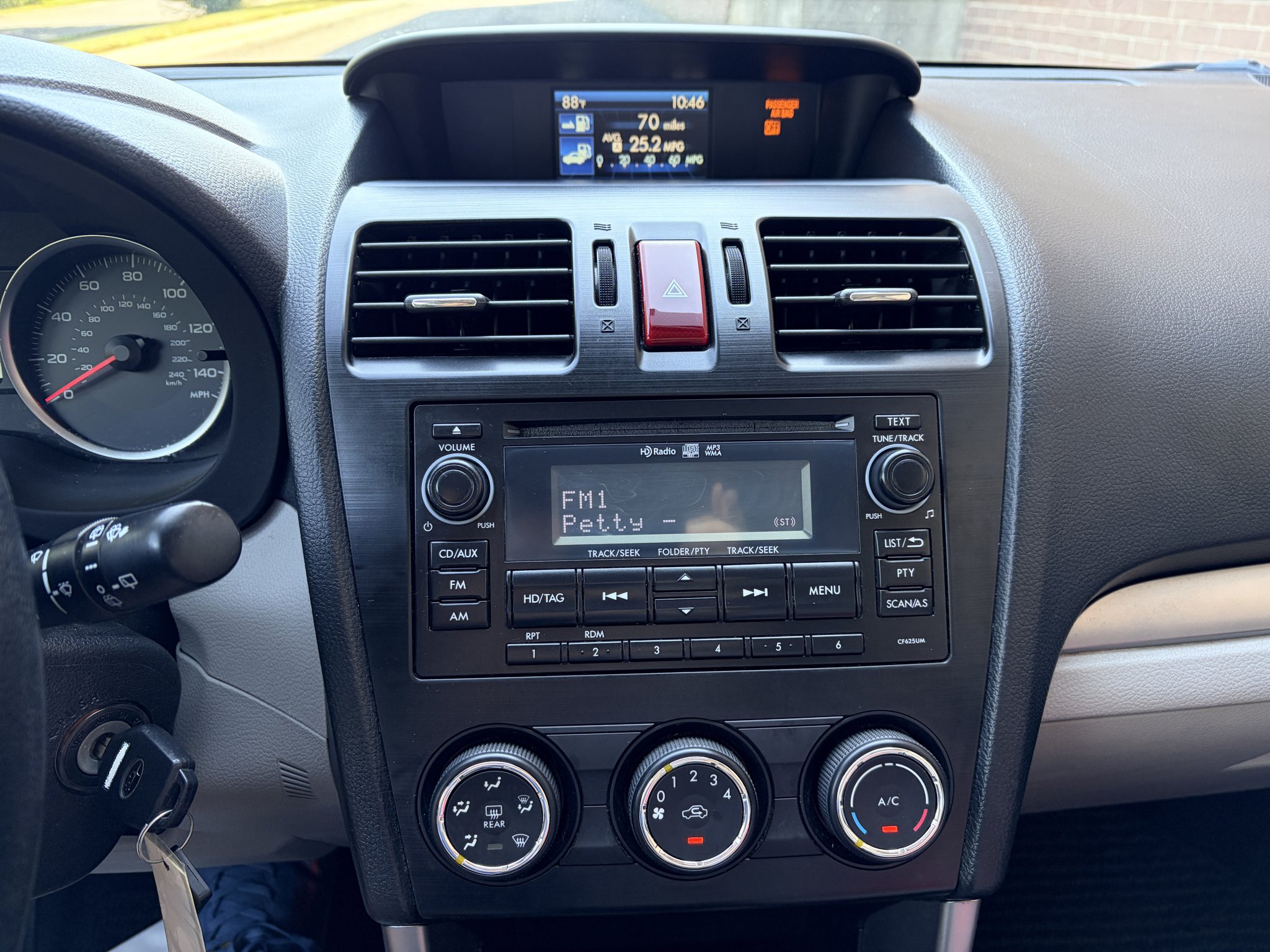 Used 2015 Dark Gray Metallic Subaru 2.5i Premium image 17