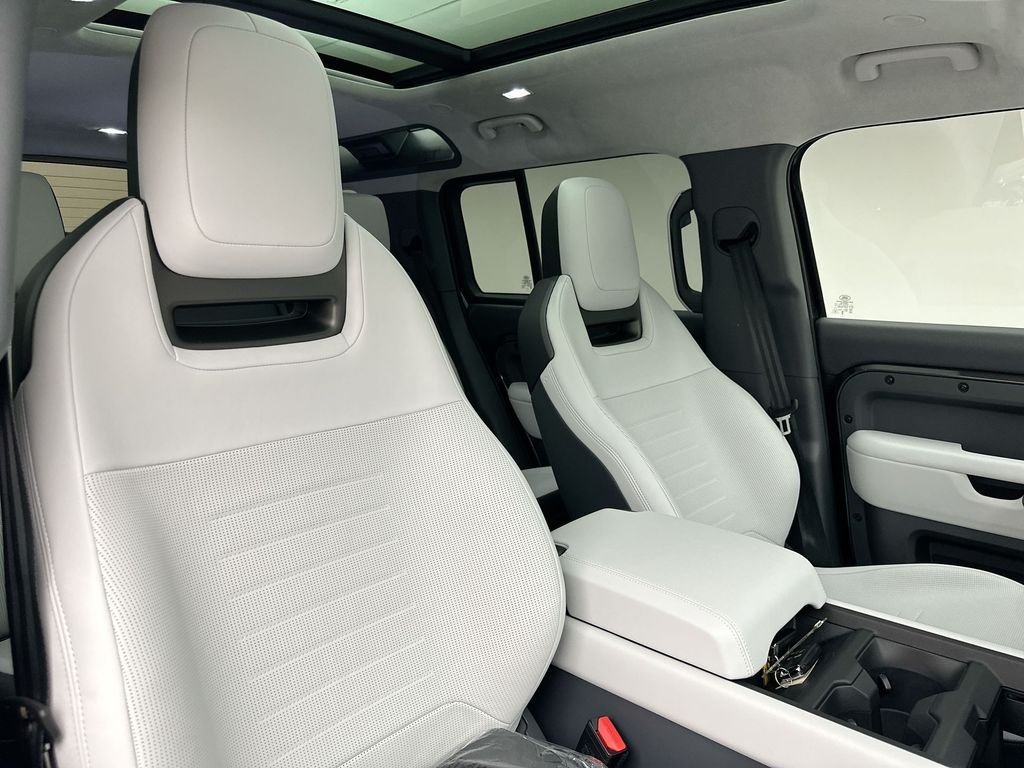 New 2026 Charente Grey Prem Met Land Rover OCTA image 6