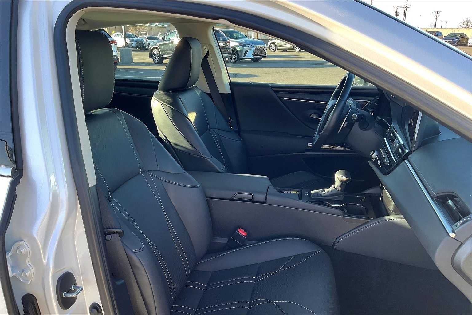 Used 2024 Eminent White Pearl Lexus Luxury image 9