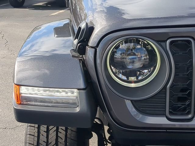 New 2026 Granite Crystal Metallic Clear-Coat Exterior Paint Jeep Sahara image 10
