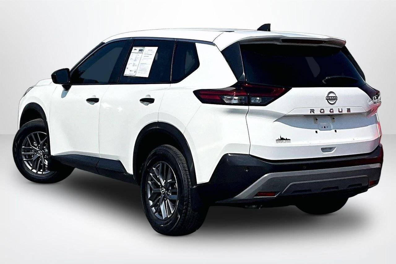 Used 2023 Glacier White Nissan S FWD image 5