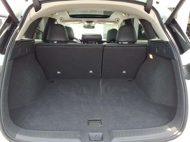 Used 2025 White INFINITI LUXE image 25