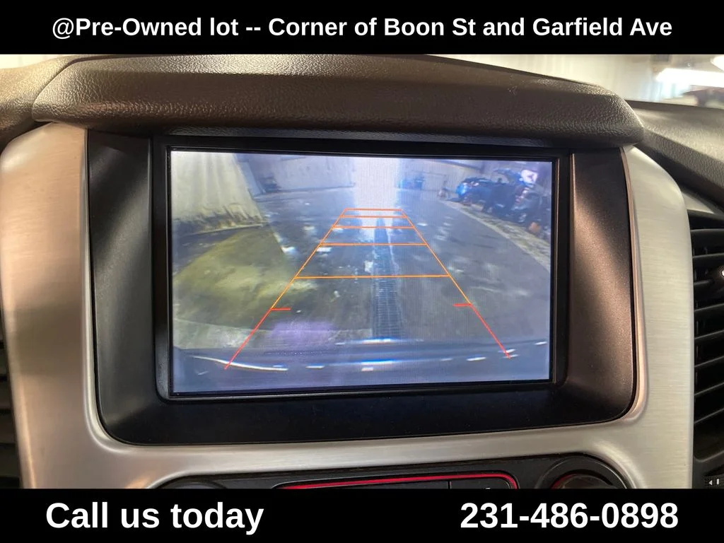 Used 2015 Silver GMC SLT image 24