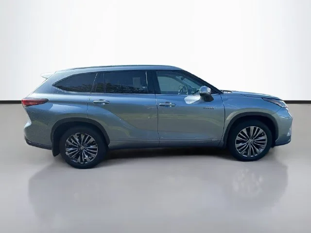 Used 2020  Toyota Platinum image 9