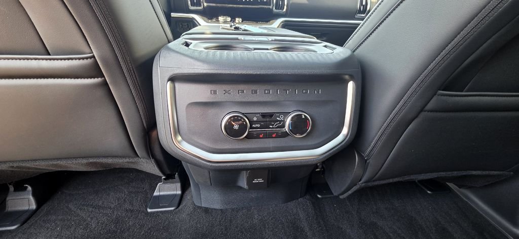 New 2026 Star White Metallic Tri-Coat Ford MAX Platinum® image 40