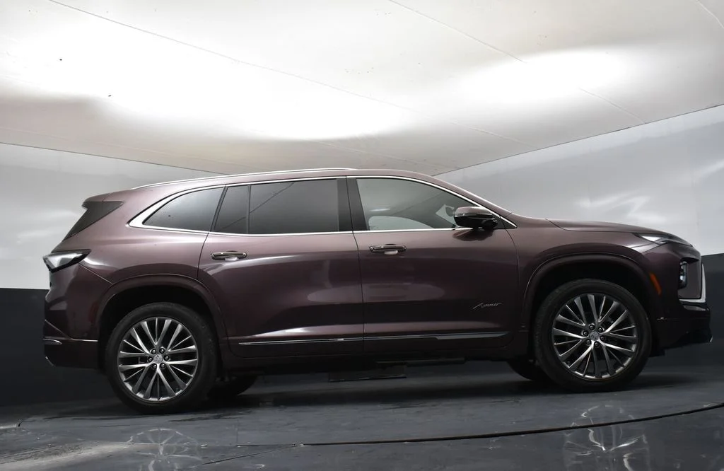 Certified Used 2026 Purple Buick Avenir image 36