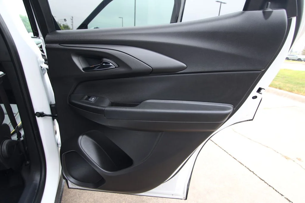 Used 2025 Beige Chevrolet ACTIV image 36