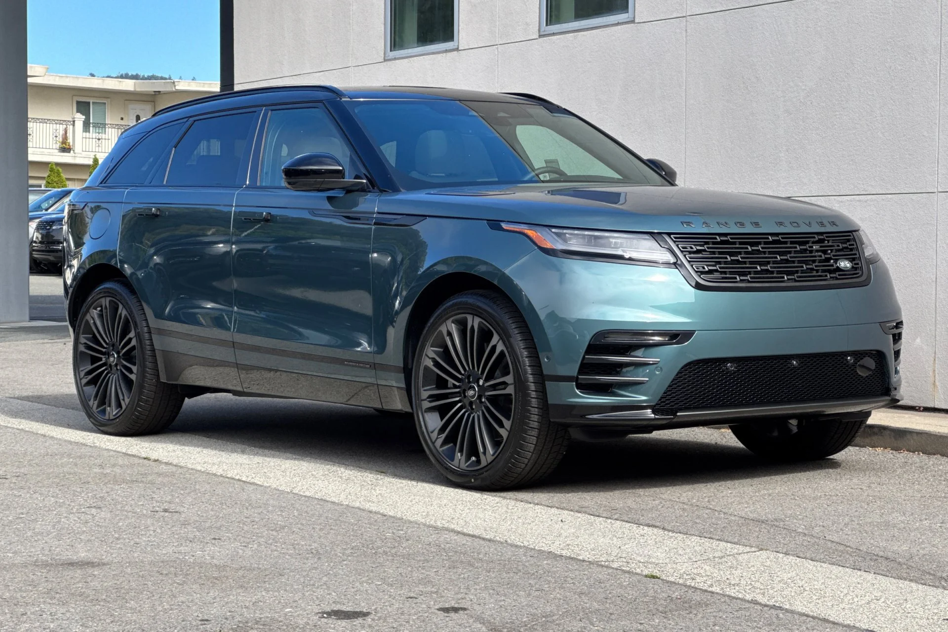 New 2026 Giola Green Land Rover Belgravia Edition image 9