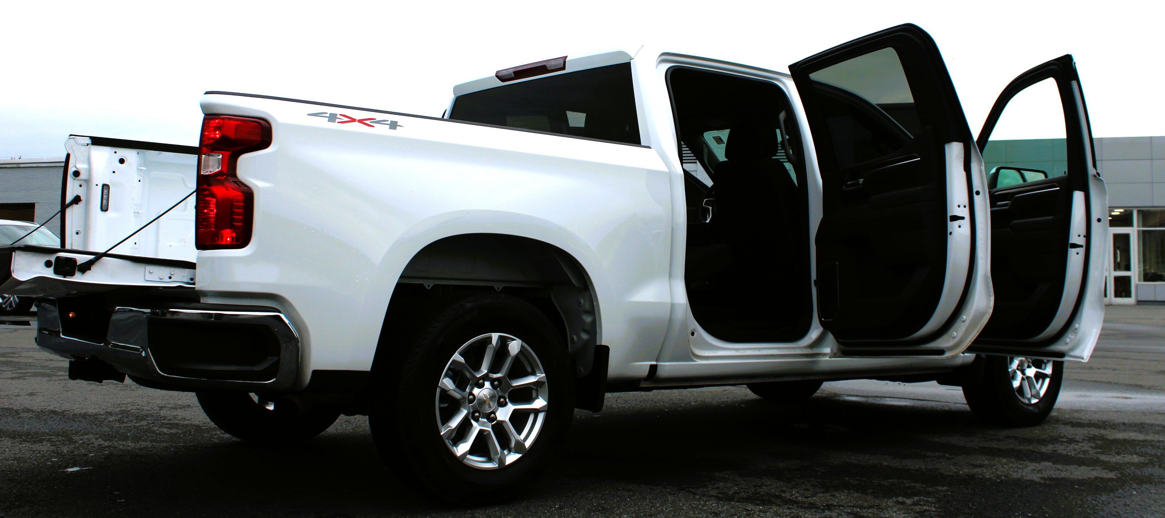 Used 2025 Summit White Chevrolet LT image 18