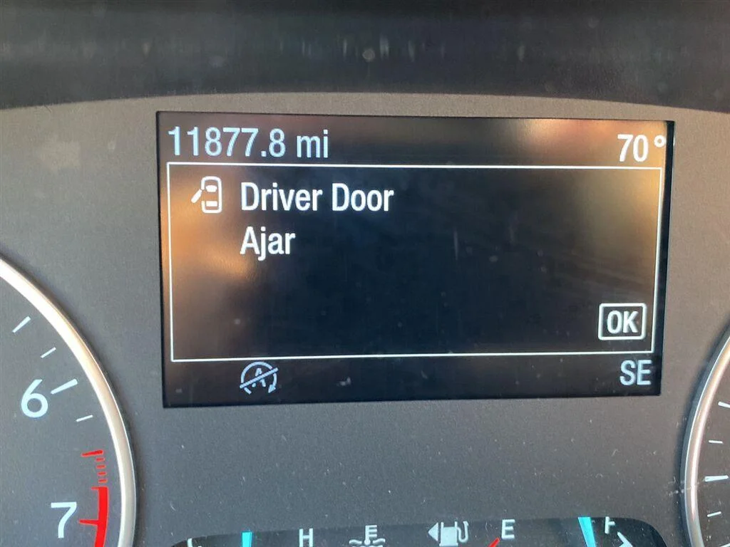 Used 2022 Diamond White Ford SE image 21