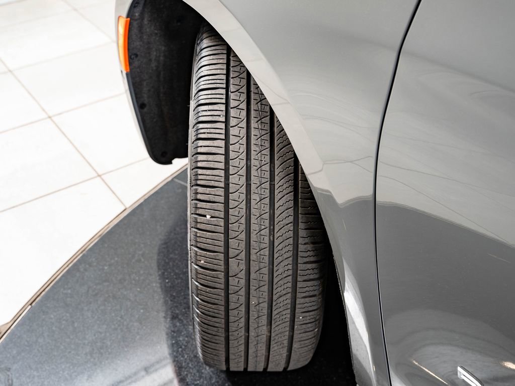 Used 2024 Ceramic Gray Clearcoat Chrysler Pinnacle image 50