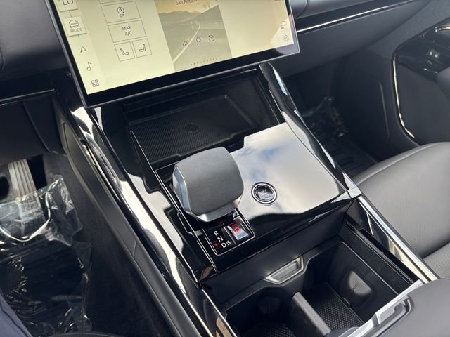 New 2026 Santorini Black Land Rover Dynamic SE image 24