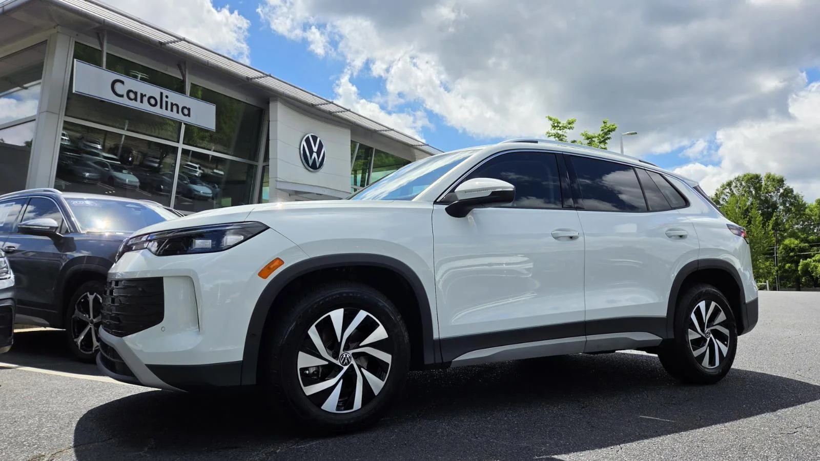 2025 Volkswagen Tiguan 2.0T S's photo