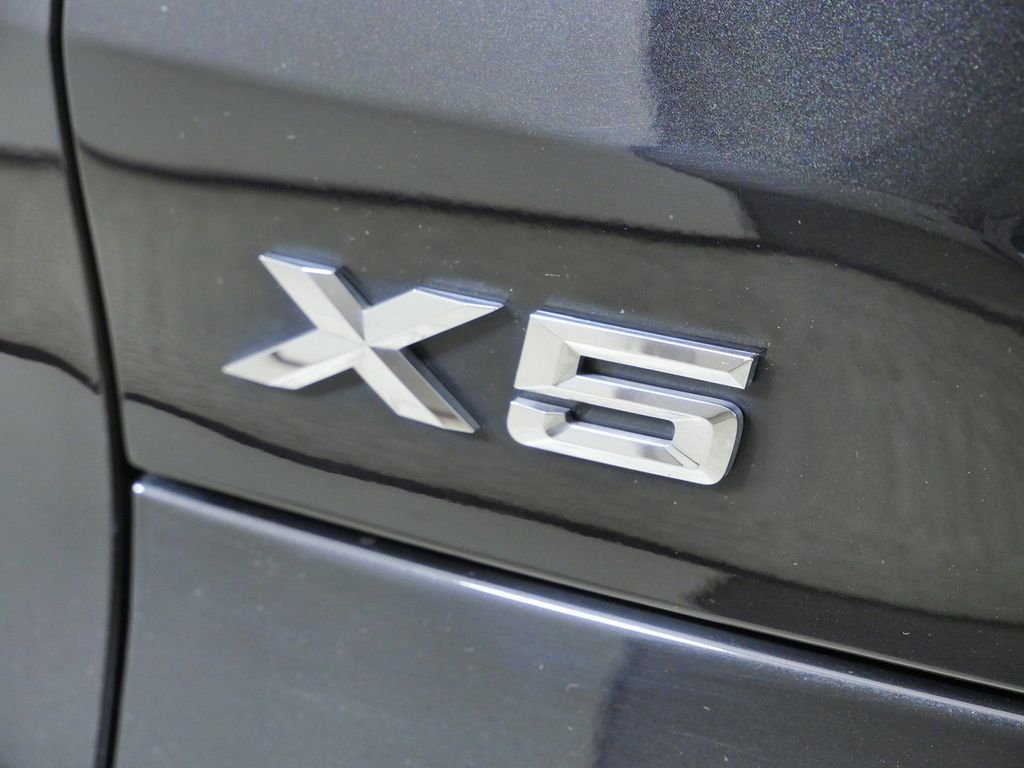 Used 2022 Black Sapphire Metallic BMW xDrive40i image 14