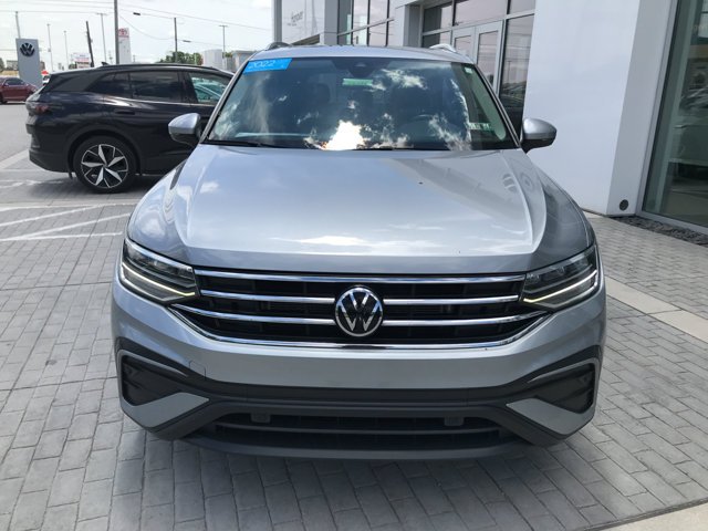 Used 2022 Pyrite Silver Metallic Volkswagen SE image 3