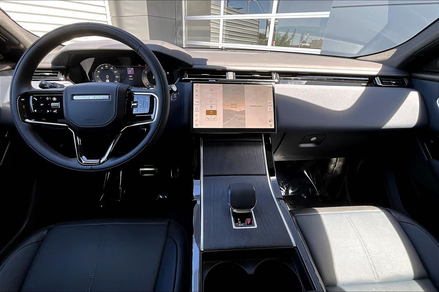 New 2026 Giola Green Land Rover Dynamic SE image 5