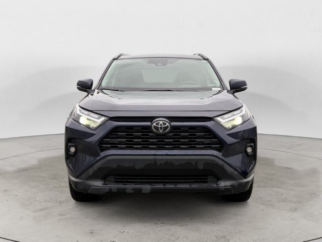 Used 2025  Toyota XLE Premium image 2