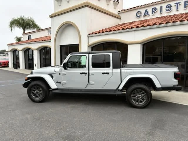 Used 2024 Silver Zynith Clearcoat Jeep Sport S image 3
