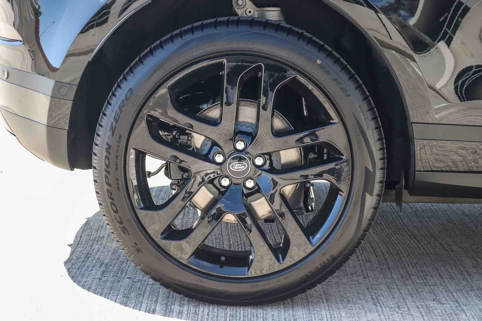 New 2026 Santorini Black Land Rover Core S image 8