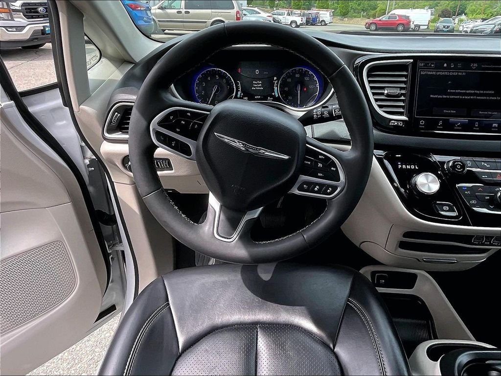 Used 2023 White Chrysler Touring L image 18