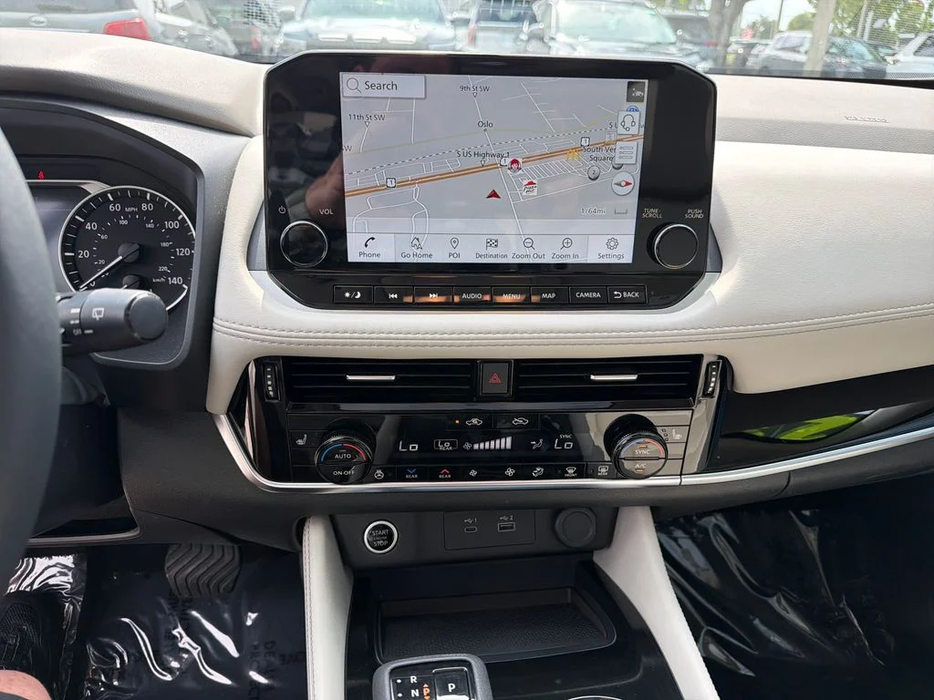 Used 2023 White Nissan SL image 27