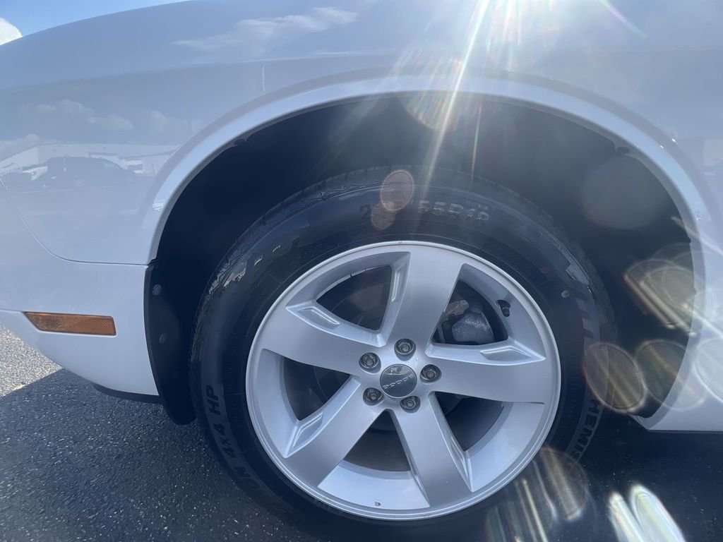 Used 2014 White Dodge SXT image 16