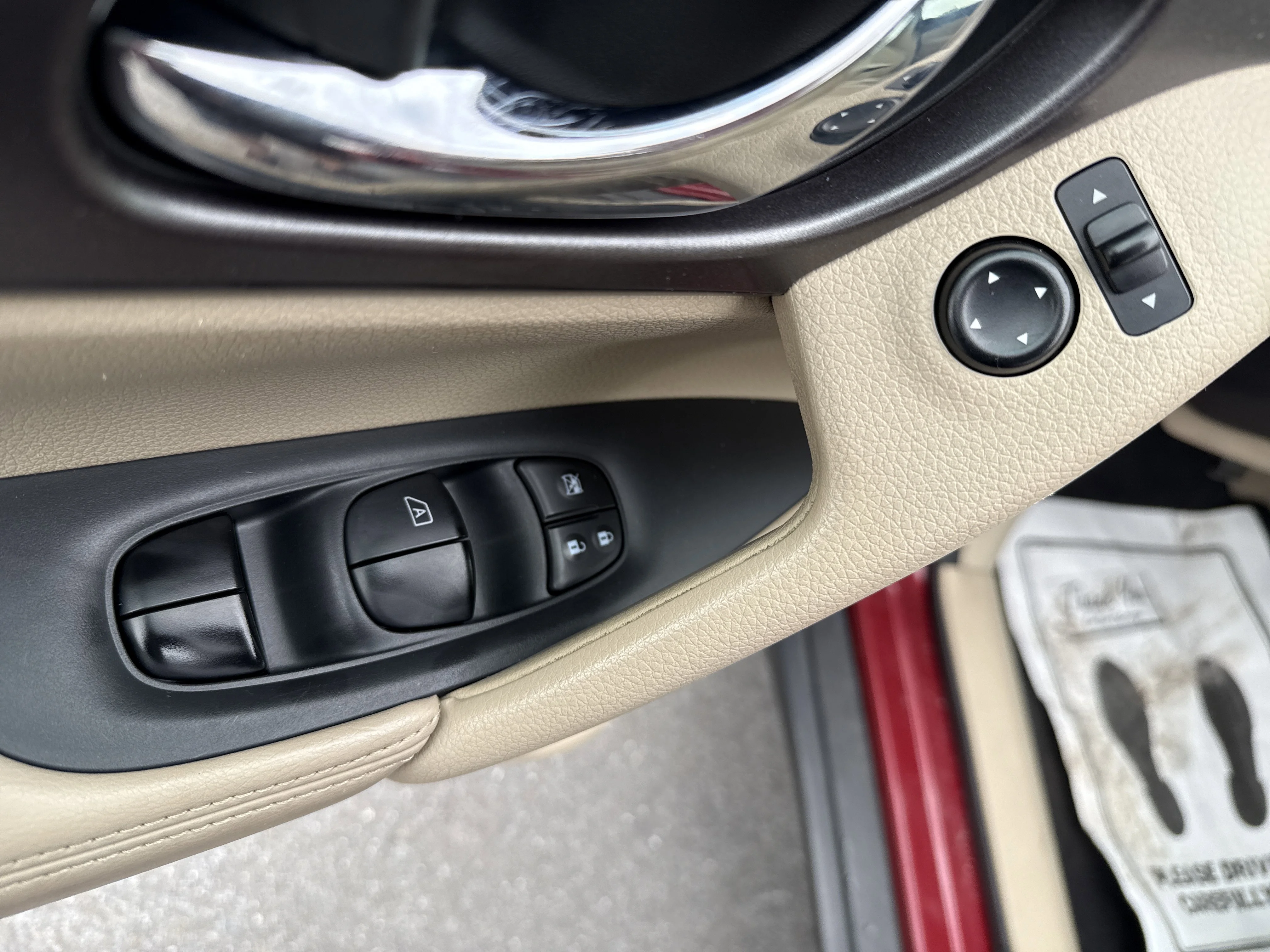 Used 2015 Cayenne Red Nissan S image 21
