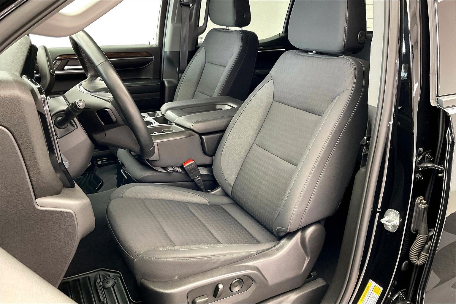 Used 2023 Onyx Black GMC Elevation image 17