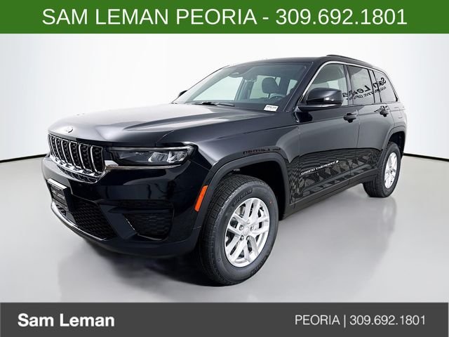 New 2026 Diamond Black Crystal Pearlcoat Jeep Laredo X image 3