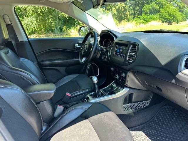 Used 2018 Billet Silver Metallic Clearcoat Jeep Latitude image 24