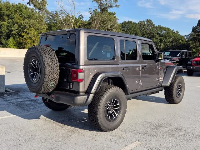 New 2027 Granite Crystal Metallic Clear-Coat Paint Jeep Rubicon image 9