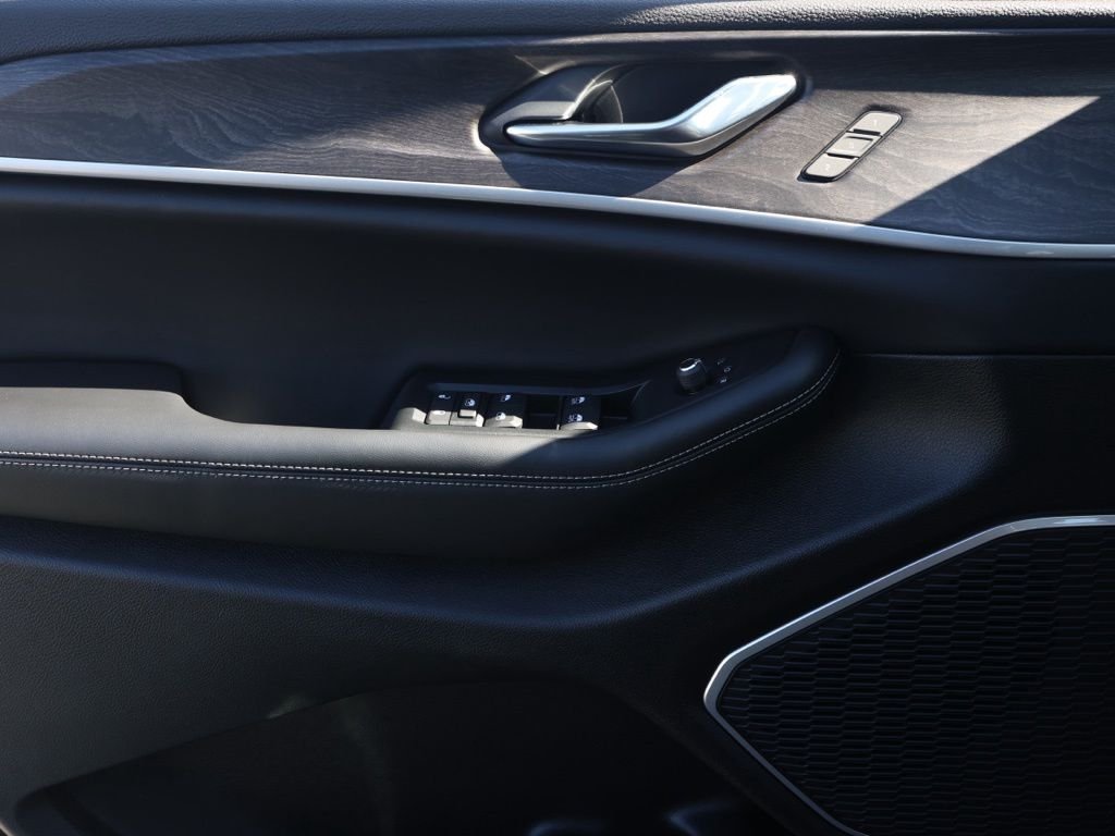 New 2026 Diamond Black Crystal Pearl-Coat Exterior Paint Jeep Limited image 23